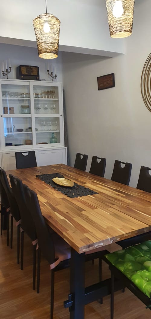 Campanuca |Habitaciones de gran calidad con vistas, el alojamiento ideal para grupos de amigos, parejas y familias. Le esperan la calidez y la relajación, así como unas vacaciones en un lugar rodeado por la historia y las actividades naturales.