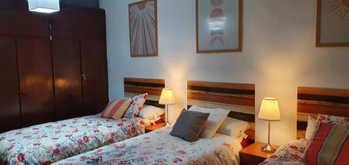 Campanuca |Habitaciones de gran calidad con vistas, el alojamiento ideal para grupos de amigos, parejas y familias. Le esperan la calidez y la relajación, así como unas vacaciones en un lugar rodeado por la historia y las actividades naturales.