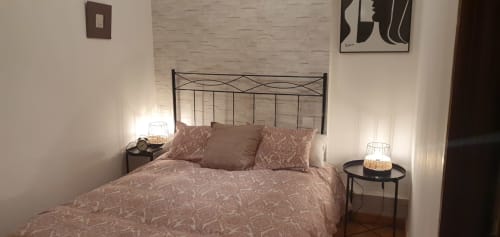 Campanuca |Habitaciones de gran calidad con vistas, el alojamiento ideal para grupos de amigos, parejas y familias. Le esperan la calidez y la relajación, así como unas vacaciones en un lugar rodeado por la historia y las actividades naturales.