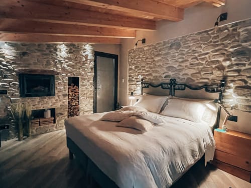 Castello | Talking Stones B&B Dolceacqua, Liguria, Suite, hydromassage, double bed, garden view, air conditioning, bath, double room, castle view