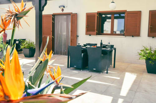 Gelso | Apartment for 4, Masseria Giulio, Holiday Apartments Francavilla Fontana, Puglia, swimming pool, garden, private bathroom, king bed, single beds