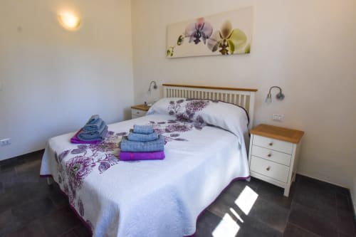Gelso | Apartment for 4, Masseria Giulio, Holiday Apartments Francavilla Fontana, Puglia, swimming pool, garden, private bathroom, king bed, single beds