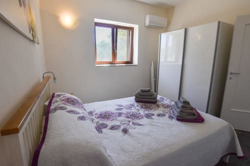 Gelso | Apartment for 4, Masseria Giulio, Holiday Apartments Francavilla Fontana, Puglia, swimming pool, garden, private bathroom, king bed, single beds