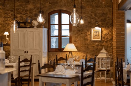 Estructura con restaurante y terraza, Terrades, Cataluña, España