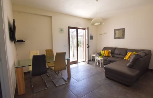 Fico | Apartment for 4, Masseria Giulio, Holiday Apartments Francavilla Fontana, Puglia, swimming pool, garden, private bathroom, king bed, single beds