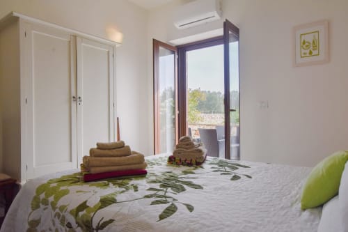 Fico | Apartment for 4, Masseria Giulio, Holiday Apartments Francavilla Fontana, Puglia, swimming pool, garden, private bathroom, king bed, single beds