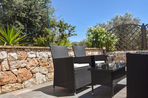 Fico | Apartment for 4, Masseria Giulio, Holiday Apartments Francavilla Fontana, Puglia, swimming pool, garden, private bathroom, king bed, single beds