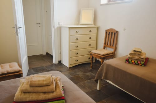 Fico | Apartment for 4, Masseria Giulio, Holiday Apartments Francavilla Fontana, Puglia, swimming pool, garden, private bathroom, king bed, single beds