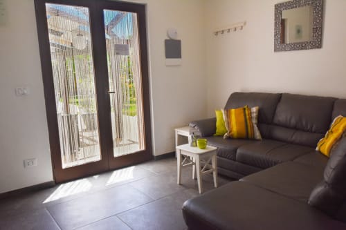 Fico | Apartment for 4, Masseria Giulio, Holiday Apartments Francavilla Fontana, Puglia, swimming pool, garden, private bathroom, king bed, single beds