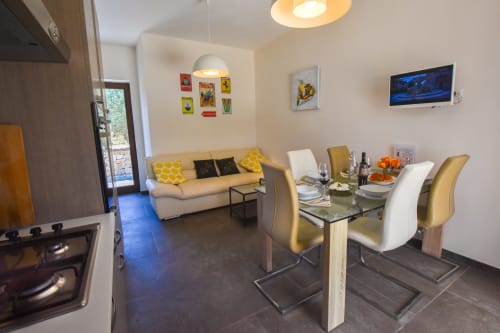Limone | Apartment for 5, Masseria Giulio, Holiday Apartments Francavilla Fontana, Puglia, swimming pool, garden, private bathroom, king bed, single beds