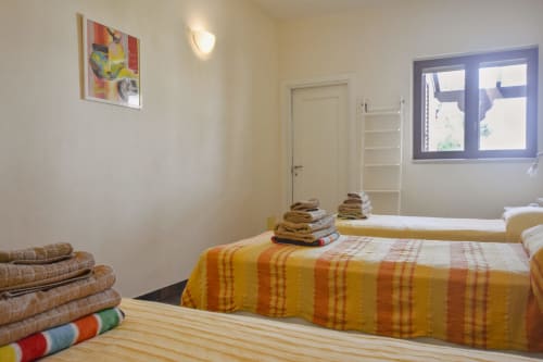 Limone | Apartment for 5, Masseria Giulio, Holiday Apartments Francavilla Fontana, Puglia, swimming pool, garden, private bathroom, king bed, single beds