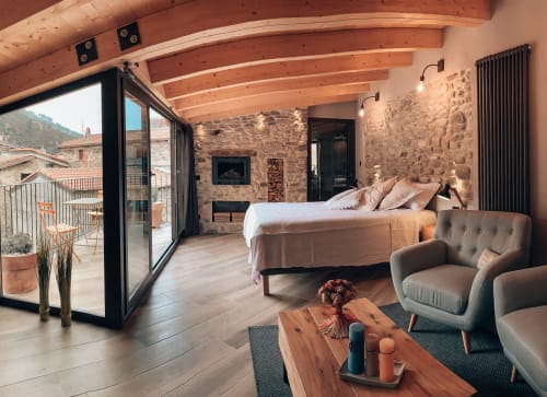 Talking Stones | B&B Dolceacqua, Liguria, hydromassage, terrace with view, breakfast, castle, exposed stones, medieval village, double room, pre-Alps, room with view, balcony