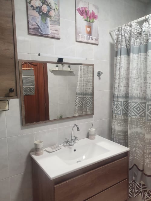 Campanuca |Habitaciones de gran calidad con vistas, el alojamiento ideal para grupos de amigos, parejas y familias. Le esperan la calidez y la relajación, así como unas vacaciones en un lugar rodeado por la historia y las actividades naturales.
