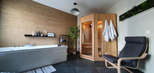 Salle de bain avec spa et bain à remous - vacances atypiques Annecy - La Pepite du Semnoz 