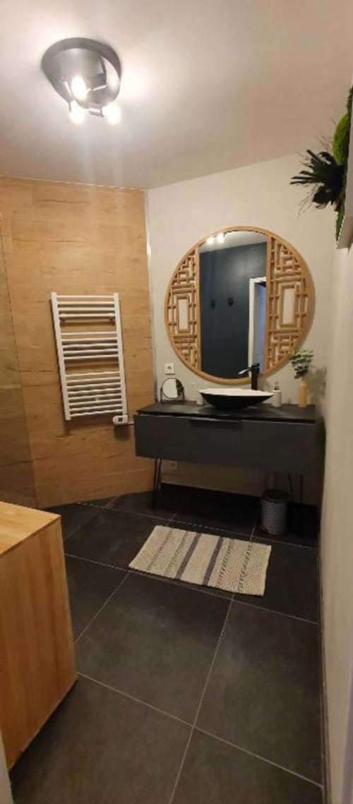 Grande salle de bain avec spa - appartement 4 personnes - La Pepite du Semnoz