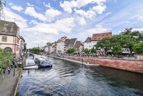 R appartements - Strasbourg - location d'appartements- La Petite cathédrale- appartement T1- 2 lits doubles- pont du Corbeau- Krutenau- musée historique- quai des pêcheurs- maison à colombages- bateau mouche- Ill-