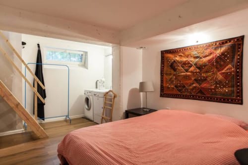 R appartements - Strasbourg - location d'appartements- Appartement Orangerie Cosy- meublés de tourisme Strasbourg- appartement T4- cuisine équipée- véranda- verrière- four- plaques électriques- cuisine ouverte- appartement lumineux- grandes fenêtres-