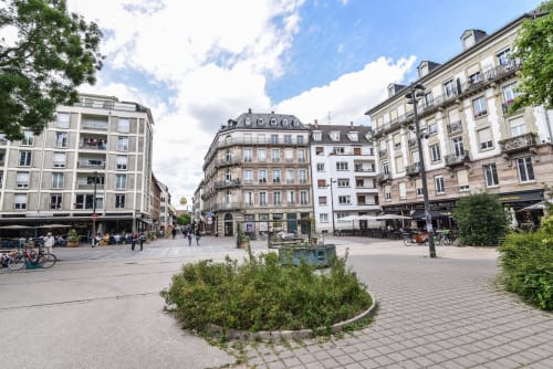 R appartements - Strasbourg - location d'appartements- La Petite Strasbourgeoise Hygge- Fenêtresurkrut- La Petite cathédrale- meublés de tourisme- Krutenau- place d'Austerlitz- café de Bâle- Molly Malone- terrasse- cafés- restaurants- 