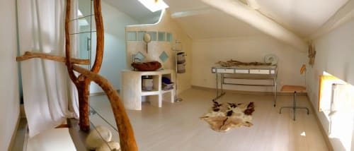 Bright attic bedroom at Furanelle B&B in Saint Etienne with wooden beams, minimalist decor, and natural skylight