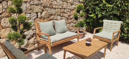 Stijlvolle tuinzithoek bij de jeu-de-boulesbaan. Authentieke Provençaalse charme, discrete luxe en natuurlijke rust.