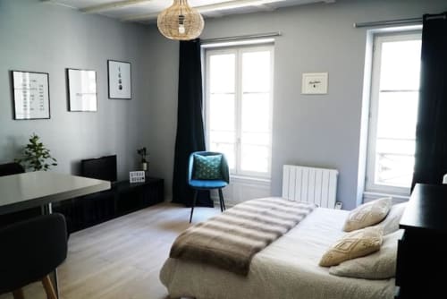 La Petite Strasbourgeoise Hygge est un studio de courte durée à Strasbourg qui accueille les voyageurs pour des séjours de 2 nuits minimum. Il est idéal pour les couples ou les voyageurs d'affaires. 