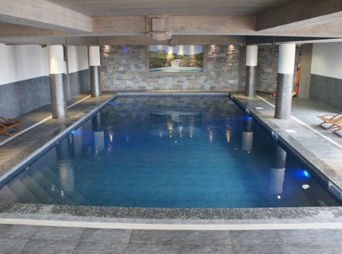 Heated indoor swimming pool of the CosyArc Saint-Bernard residence in Arc 1800