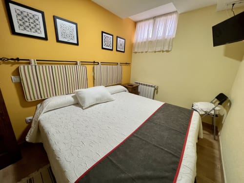 Habitación económica - Hostal la Colmena | Ávila