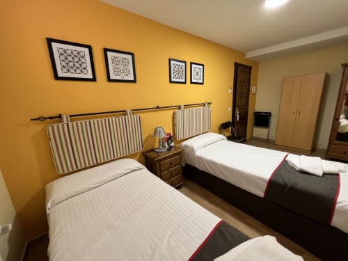Habitación económica - Hostal la Colmena | Ávila