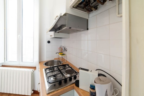 Navigli 21| Studio apartment for 2 with a sofa bed in the living room, kitchenette and bathroom with shower. With Wi-Fi, TV and air conditioning - HB Hall, flats in the centre of Milan.