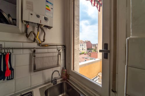 Navigli Darsena 3| Studio apartment for 2 with a double bed in the living room, kitchenette and bathroom with shower. With Wi-Fi, TV and air conditioning - HB Hall, flats in the centre of Milan.