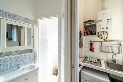 Navigli Darsena 3| Studio apartment for 2 with a double bed in the living room, kitchenette and bathroom with shower. With Wi-Fi, TV and air conditioning - HB Hall, flats in the centre of Milan.