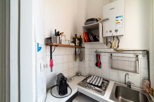 Navigli Darsena 3| Studio apartment for 2 with a double bed in the living room, kitchenette and bathroom with shower. With Wi-Fi, TV and air conditioning - HB Hall, flats in the centre of Milan.