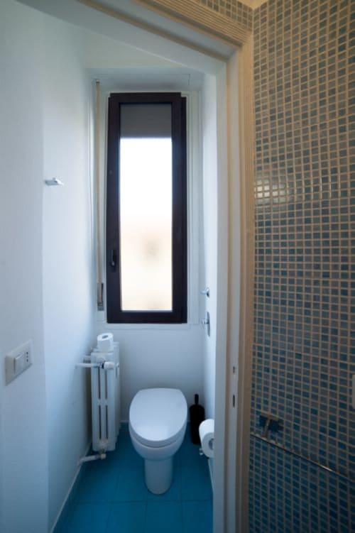 Navigli Darsena blu| Studio apartment for 2 with a double bed in the living room, kitchenette and bathroom with shower. With Wi-Fi, TV and air conditioning - HB Hall, flats in the centre of Milan.