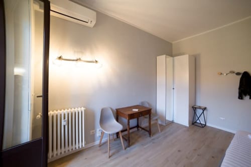 Navigli Darsena blu| Studio apartment for 2 with a double bed in the living room, kitchenette and bathroom with shower. With Wi-Fi, TV and air conditioning - HB Hall, flats in the centre of Milan.