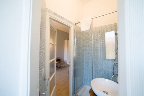Navigli Darsena blu| Studio apartment for 2 with a double bed in the living room, kitchenette and bathroom with shower. With Wi-Fi, TV and air conditioning - HB Hall, flats in the centre of Milan.