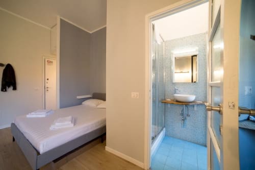 Navigli Darsena blu| Studio apartment for 2 with a double bed in the living room, kitchenette and bathroom with shower. With Wi-Fi, TV and air conditioning - HB Hall, flats in the centre of Milan.