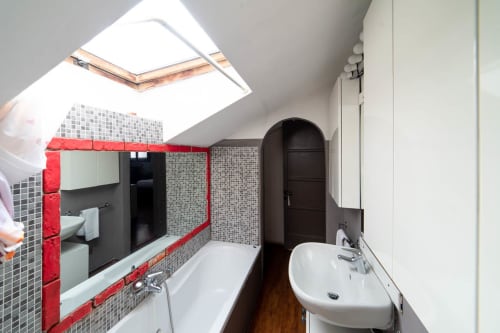 Navigli Darsena 6| Apartment for 2 with one bedroom, living room, kitchen and bathroom with shower. With Wi-Fi, TV and air conditioning - HB Hall, flats in the centre of Milan.