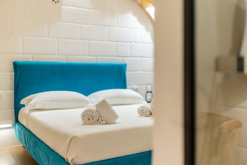 Ampia camera matrimoniale, B&B A C-Caste | Monopoli, Puglia