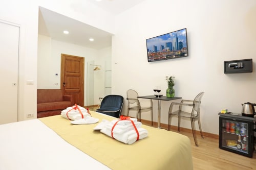 Deluxe double room | HeMi Suites - Milan center