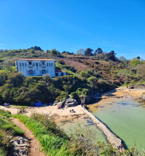 Le fort de Port Maria - Locmaria - au Sud de Belle île - avec sa digue idéale pour les plongeons à marée haute - locations vacances à belle île en mer - kerdavid île