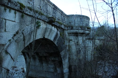 Puente del Perdón sobre el río Lozoya a su paso por Rascafría junto al Monasterio Ntra. Sra. Sta. María de El Paular.