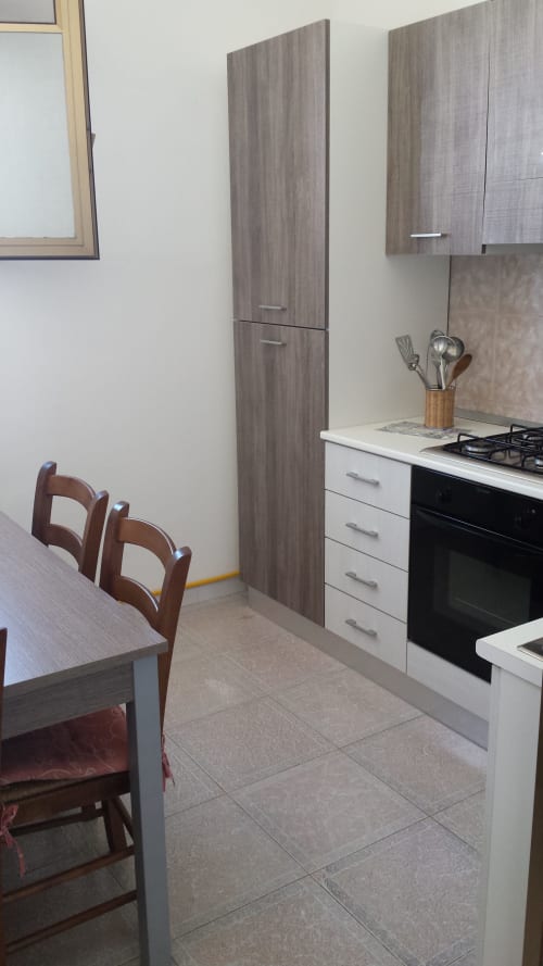 Emblema Appartamento 03 | Emblema Apartments Case Vacanza Torre Suda, Puglia, Gallipoli, Salento, mare, Maldive del Salento, letto matrimoniale, letti singoli, cucina, bagno privato