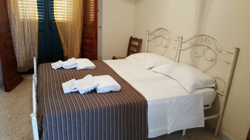 Emblema Appartamento 03 | Emblema Apartments Case Vacanza Torre Suda, Puglia, Gallipoli, Salento, mare, Maldive del Salento, letto matrimoniale, letti singoli, cucina, bagno privato