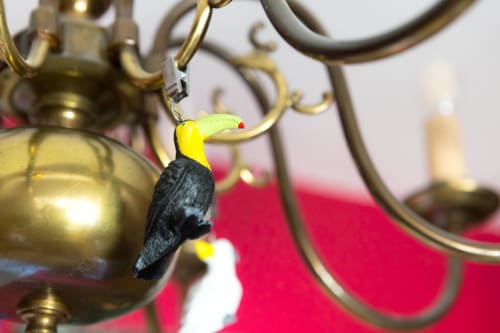 Petit touche décorative sur le luminaire inspirant l’exotisme des voyages.