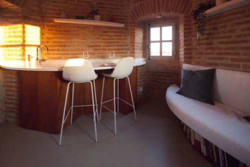 Studio moderno a La Tour Du Capitole a Tolosa con angolo cottura, bancone bar e letto