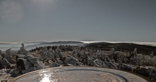 Paysage de forêt enneigée depuis le point de vue du Furanelle B&B à Saint-Étienne, France