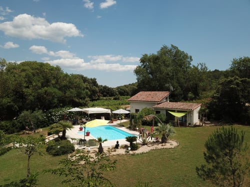 Domaine à l'Aise, maison d'hôtes avec piscine, jardins et vue sur la campagne à Saint-Pargoire