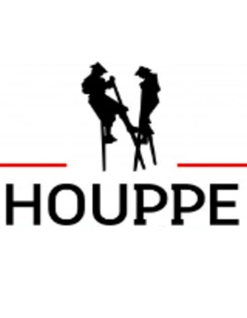 Logo Houppe avec deux personnages assis, hôtel Le Moulin Des Ramiers à Crupet, Belgique