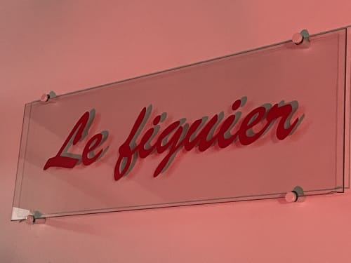Enseigne néon « Le liqueur » à la boutique hôtel Kaz A Bibi à Sainte-Rose, Guadeloupe