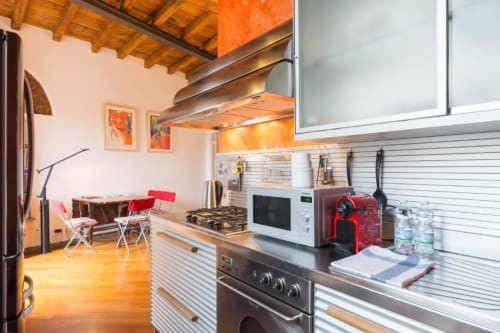 Brera 20| Apartment for 4 with one bedroom, living room with sofa bed, kitchen, balcony and bathroom with shower. With Wi-Fi, TV and air conditioning - HB Hall, flats in the centre of Milan.